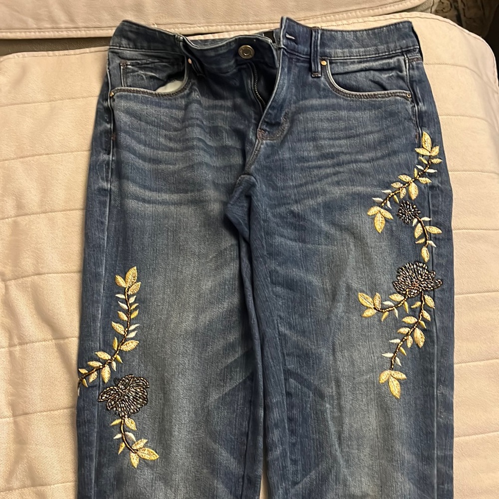 White House black market gifrlfiend jeans size 0.
